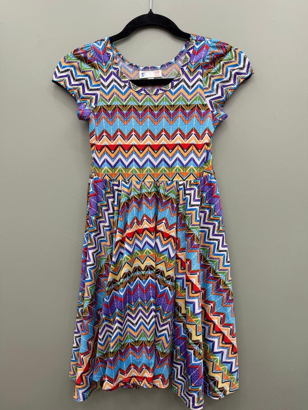 LuLaRoe Amelia Dress M 8/10 Multicolor Chevron Geometric Fit Flare Pockets